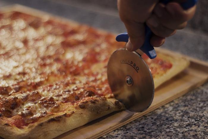 auksciausios kokybes picos peilis-ratukas is Italijos puikiai tiks visiem kepantiems namines picas
